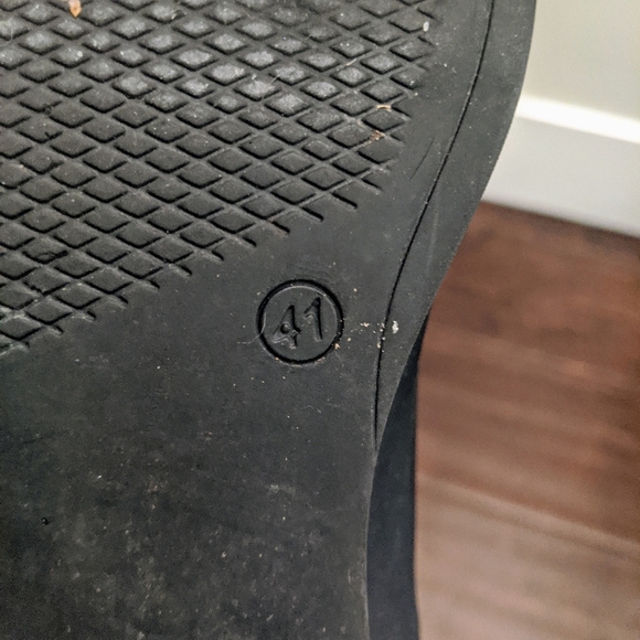 Stuart Weitzman black Leather look alikes 🙌 - Picture 3 of 5